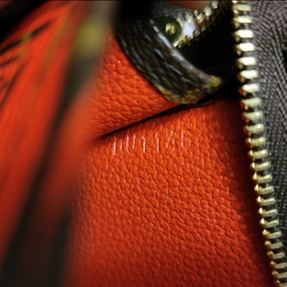 🎁SOLD🎁 Toiletry 26 Jungle edition - Picture 8 of 13